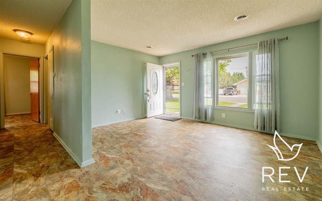 190 Goodturn Dr — photo 4 of 20