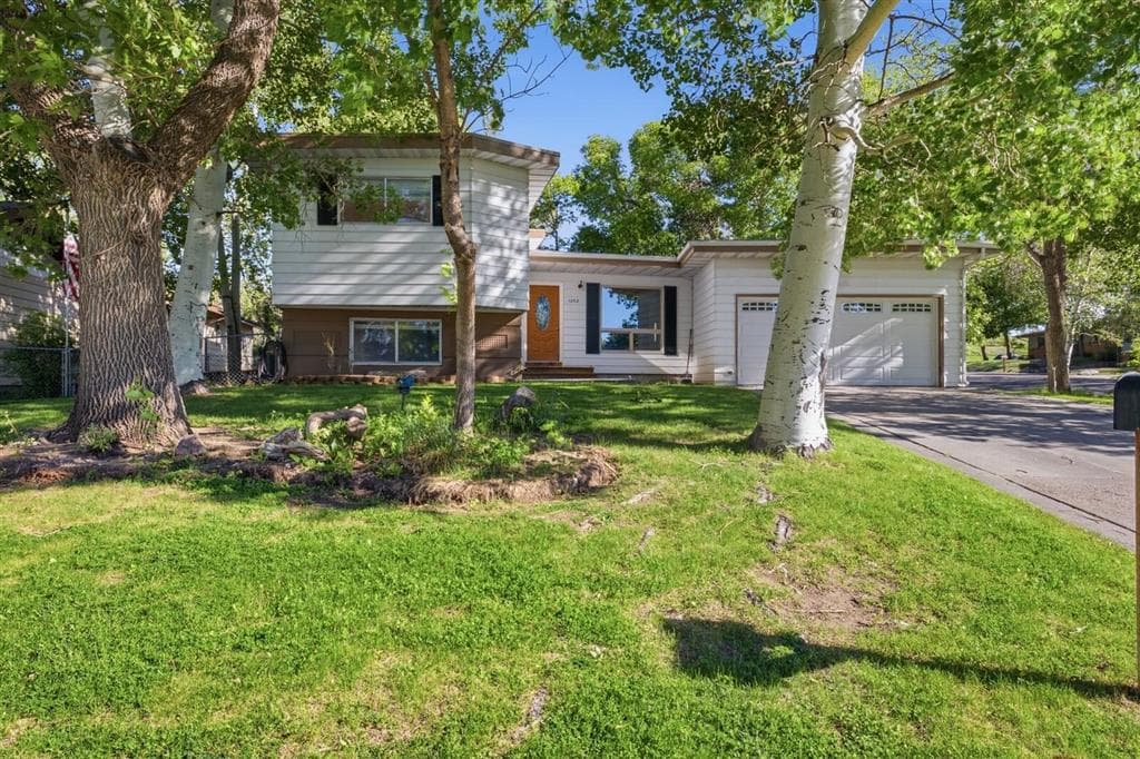 1202 Birch Ln photo 1