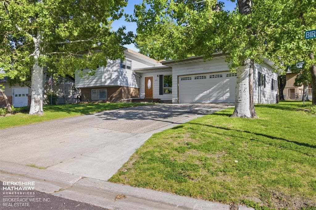 1202 Birch Ln — photo 2 of 25