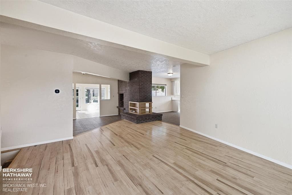 1202 Birch Ln — photo 4 of 25