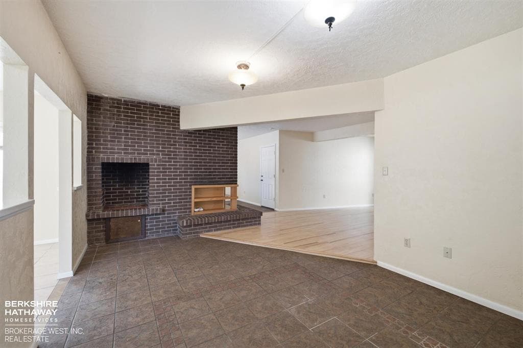 1202 Birch Ln — photo 5 of 25