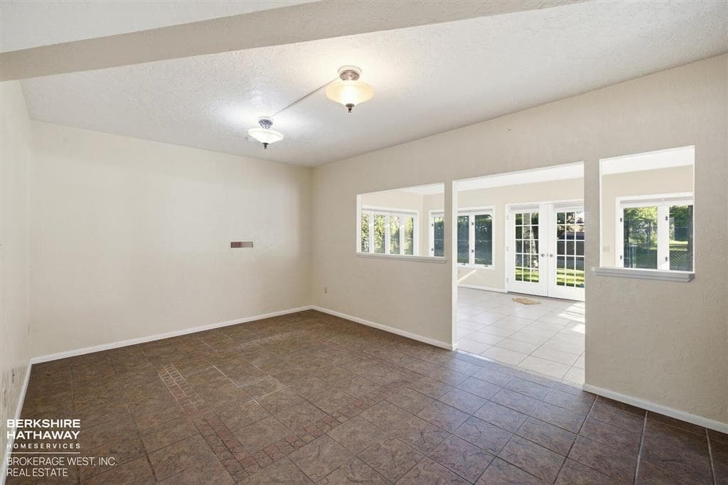 1202 Birch Ln — photo 9 of 25
