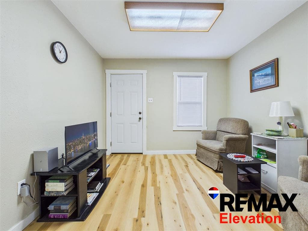 246 N Hamilton — photo 3 of 25