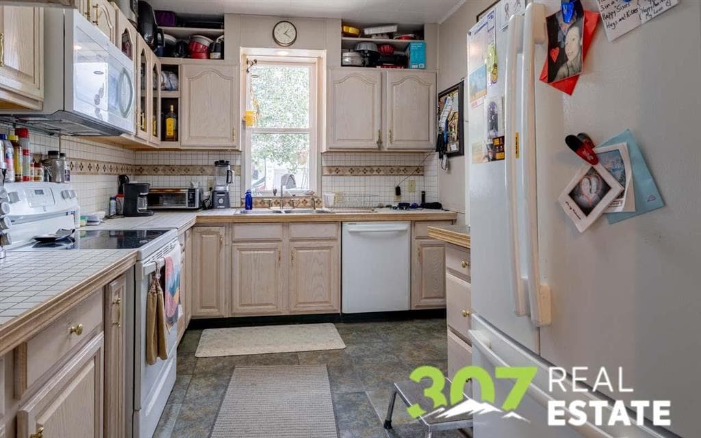 2840 Big Horn Ave — photo 17 of 25