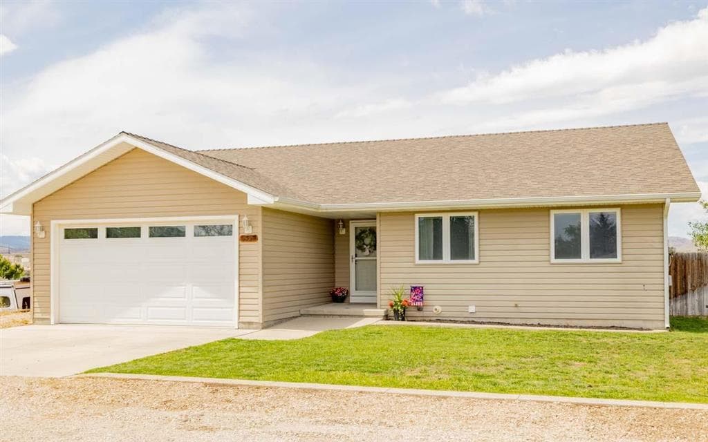 2929 E Avenue photo 1