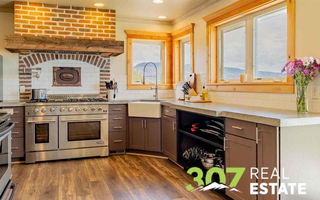 2929 E Avenue — photo 11 of 25