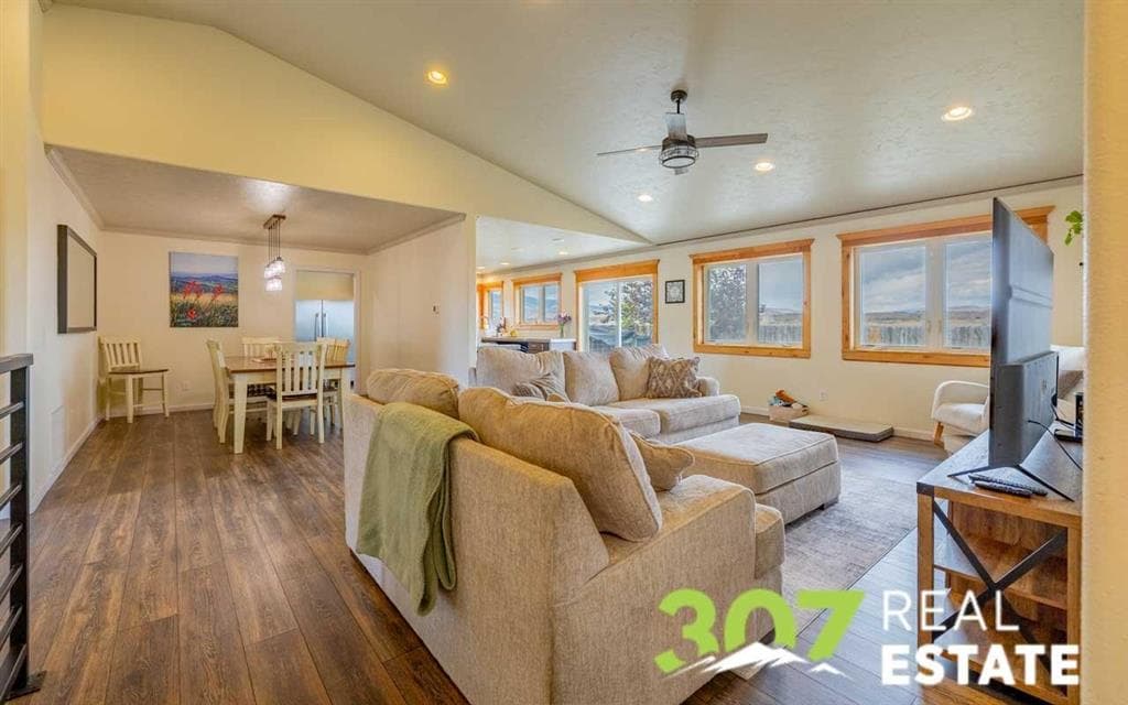 2929 E Avenue — photo 3 of 25