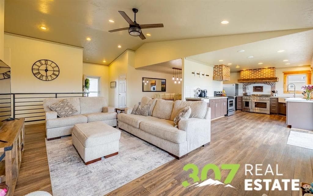 2929 E Avenue — photo 6 of 25