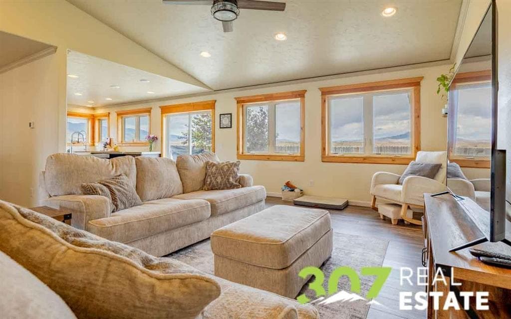 2929 E Avenue — photo 7 of 25