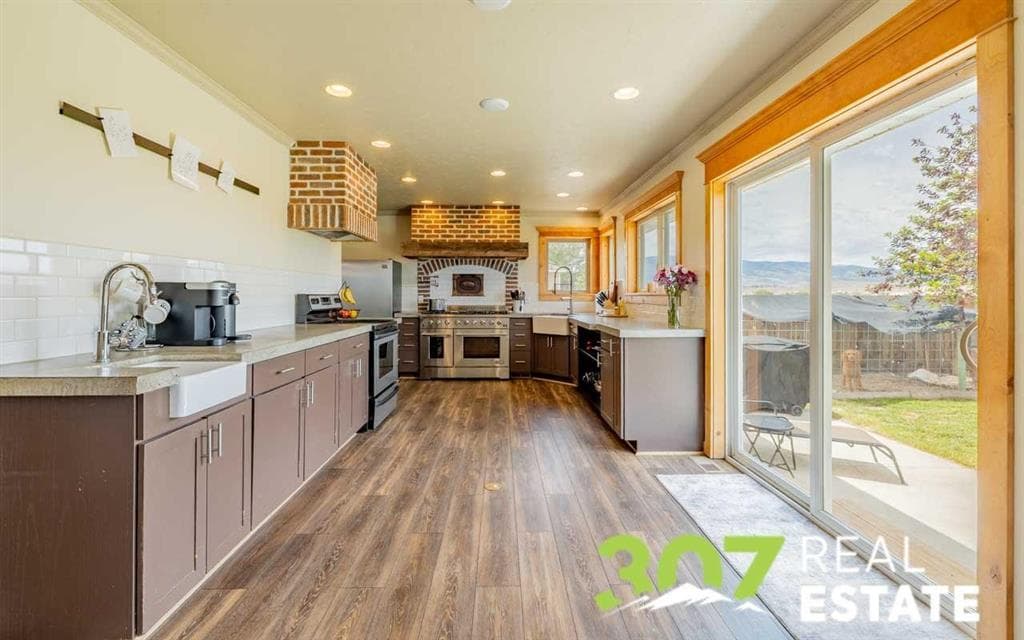 2929 E Avenue — photo 9 of 25
