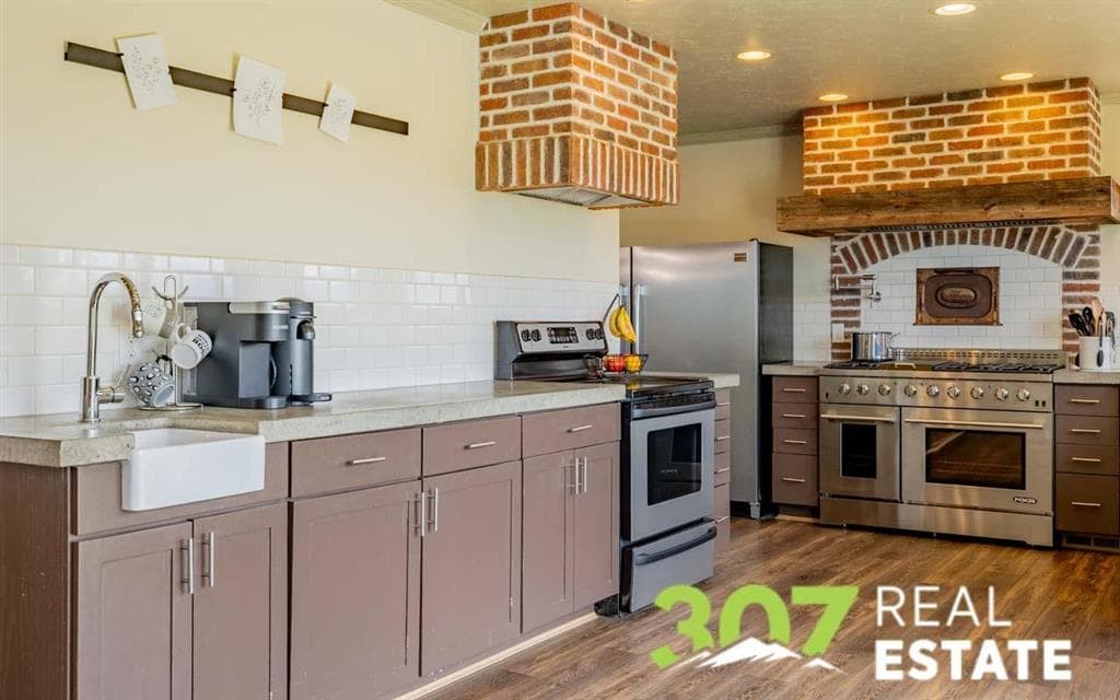 2929 E Avenue — photo 10 of 25