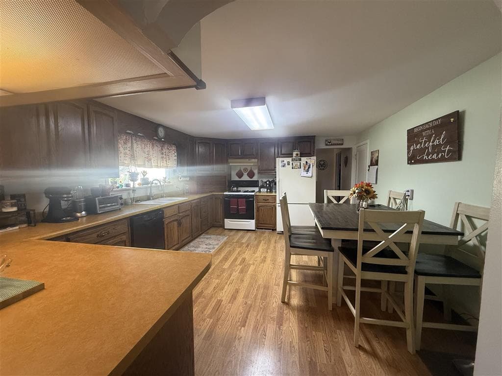 202 N Division St — photo 8 of 25