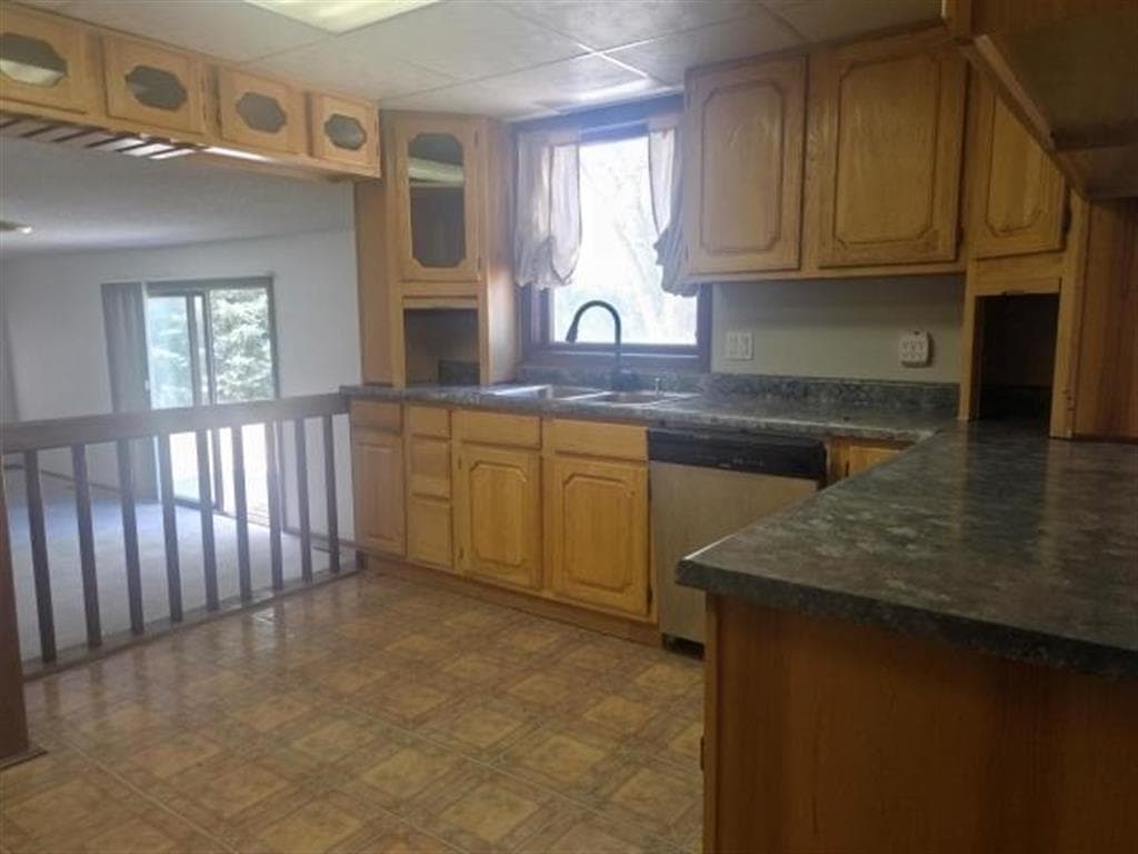 1305 Ten Mile Dr — photo 2 of 25