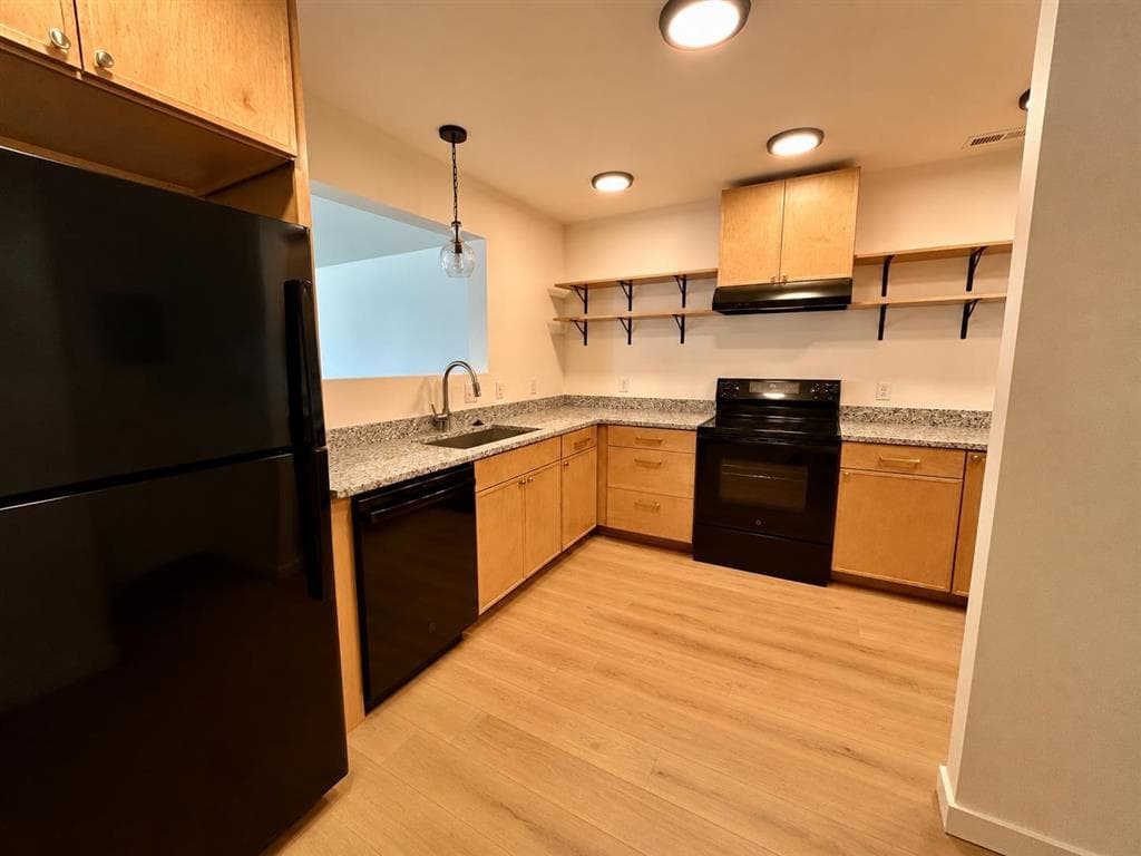 807 Cocoa Court — photo 3 of 9