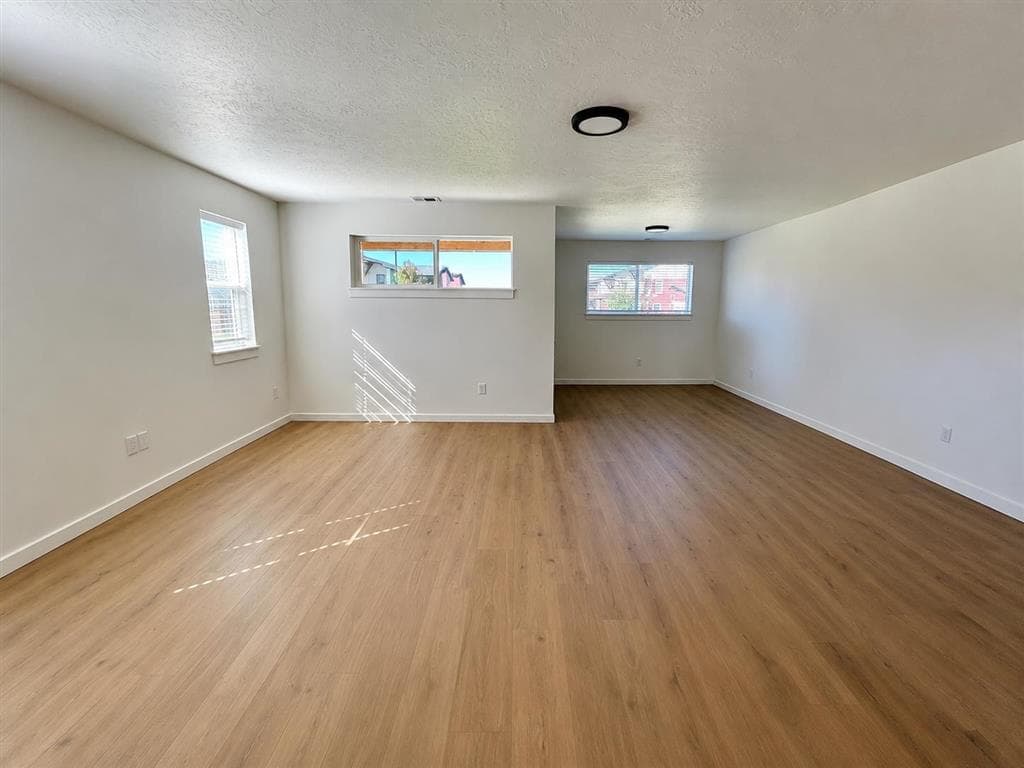 807 Cocoa Court — photo 4 of 9