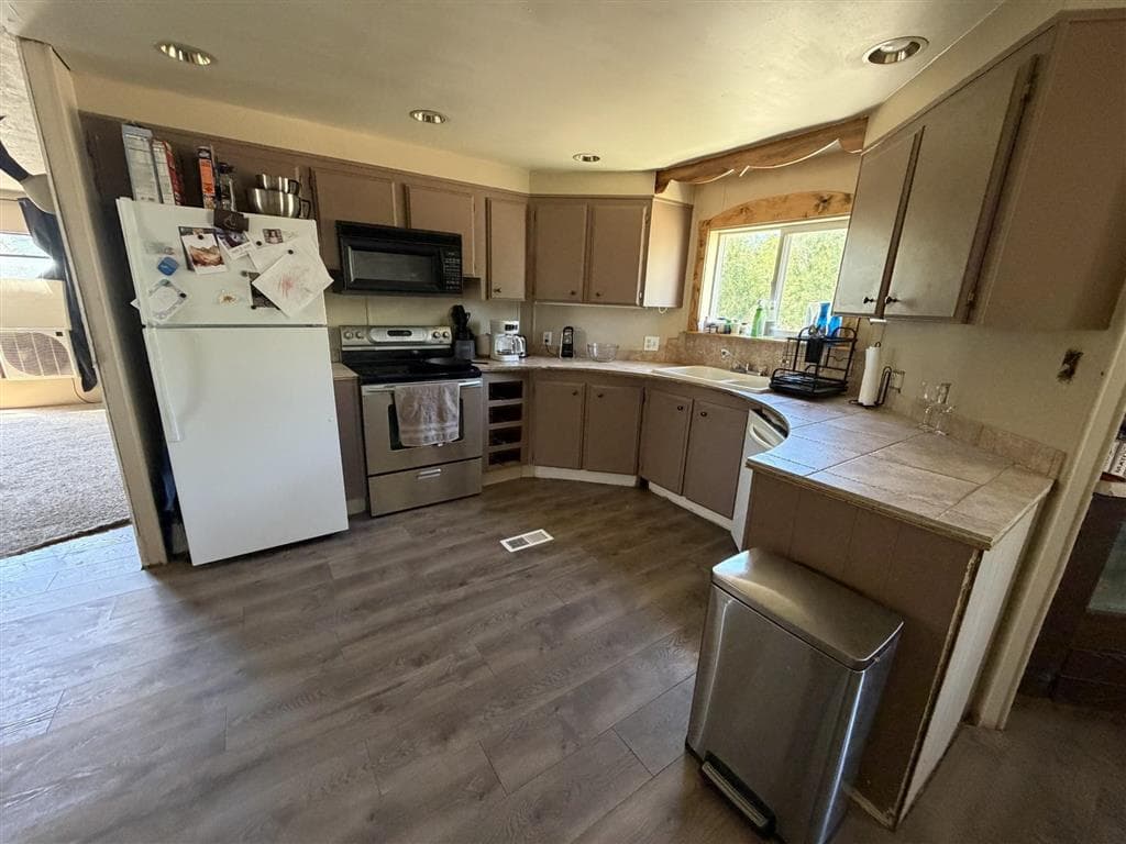 819 Jonathon Rd — photo 14 of 24