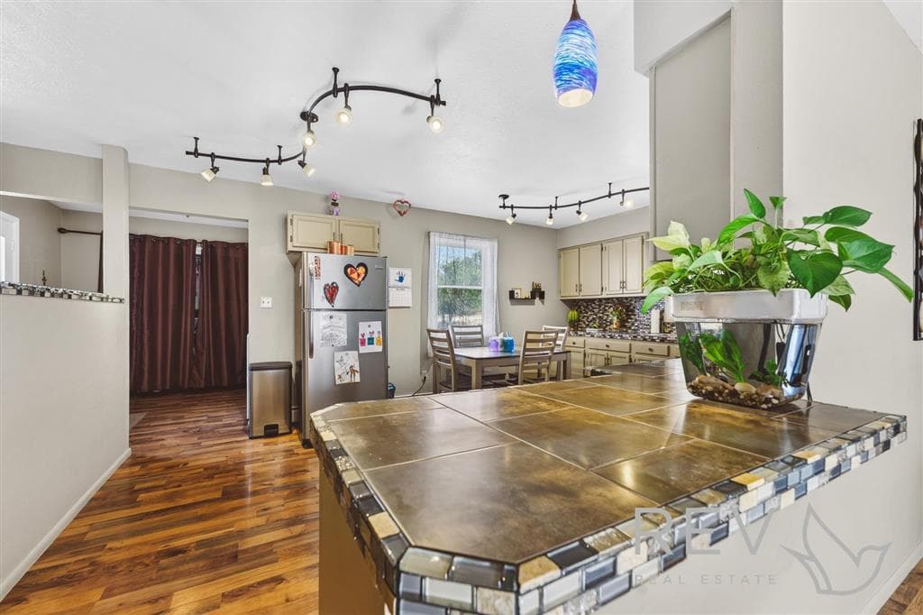 302 W Rocky Rd — photo 16 of 25