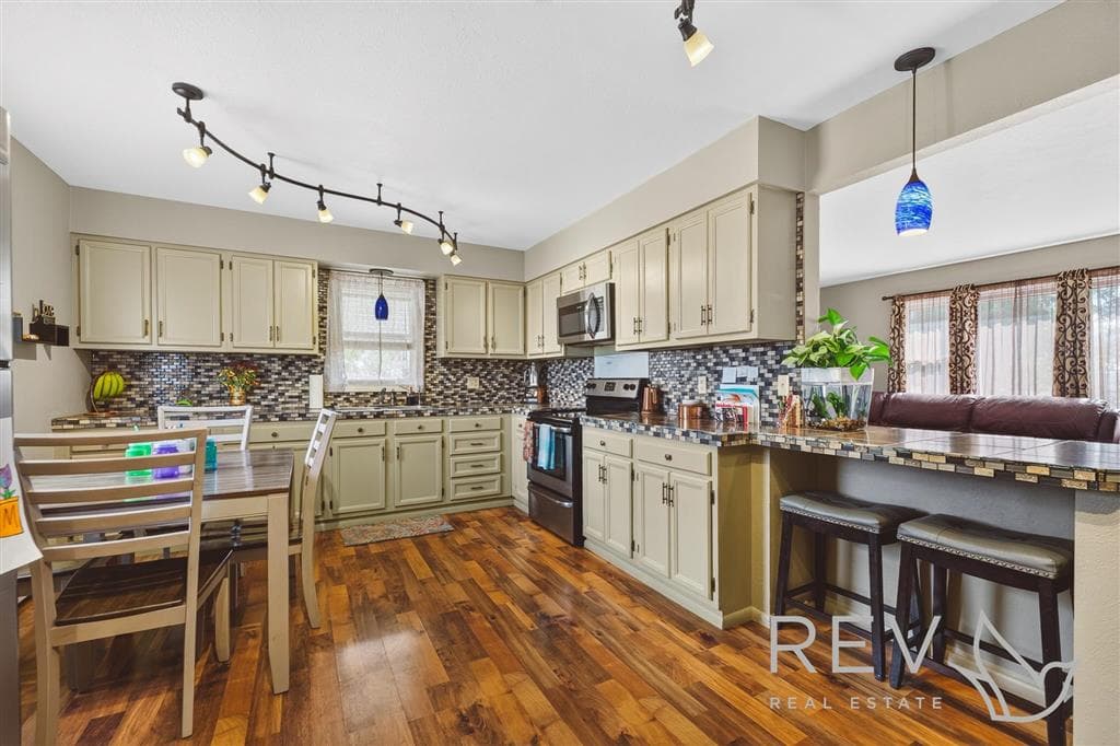302 W Rocky Rd — photo 17 of 25