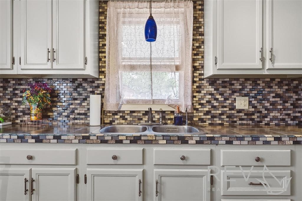 302 W Rocky Rd — photo 19 of 25