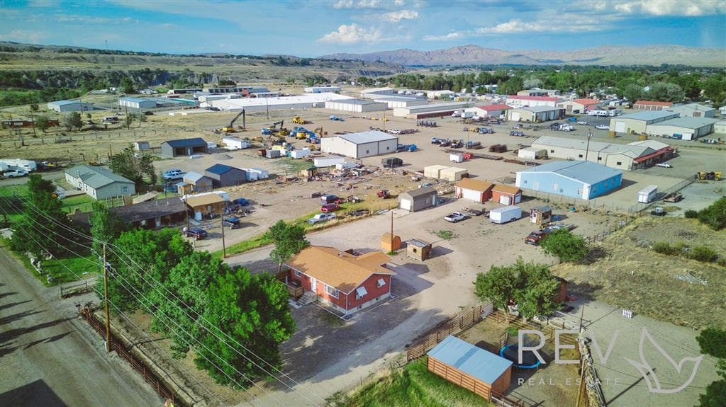 302 W Rocky Rd — photo 3 of 25