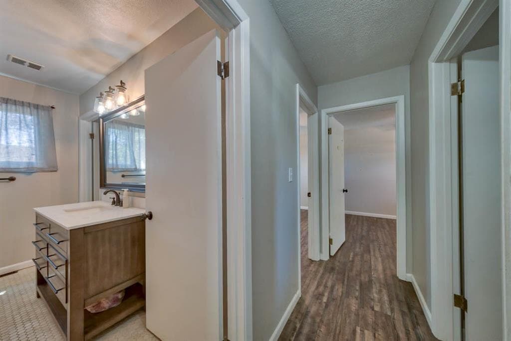 972 E Jefferson St — photo 11 of 25