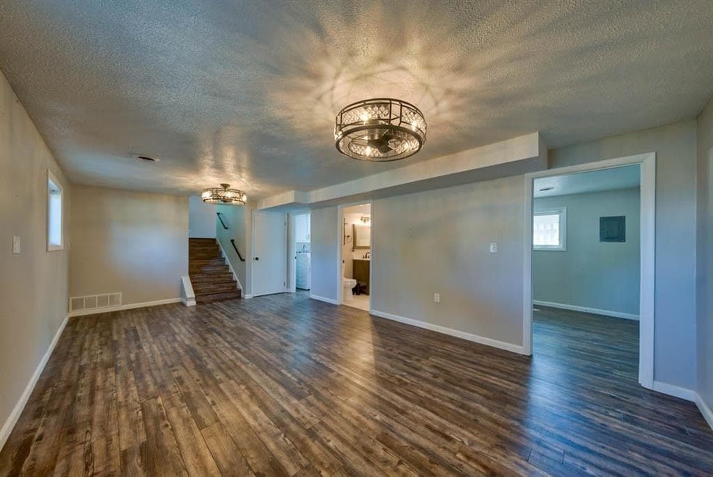 972 E Jefferson St — photo 17 of 25