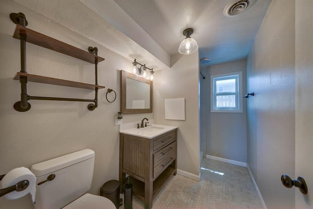 972 E Jefferson St — photo 19 of 25