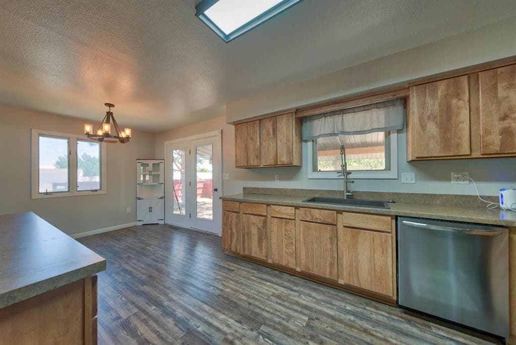 972 E Jefferson St — photo 6 of 25