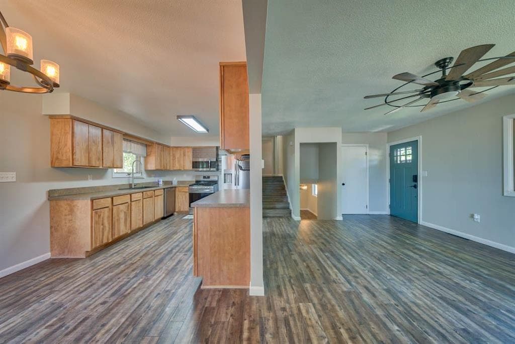 972 E Jefferson St — photo 8 of 25