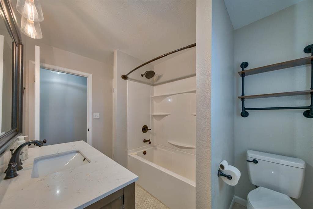 972 E Jefferson St — photo 10 of 25