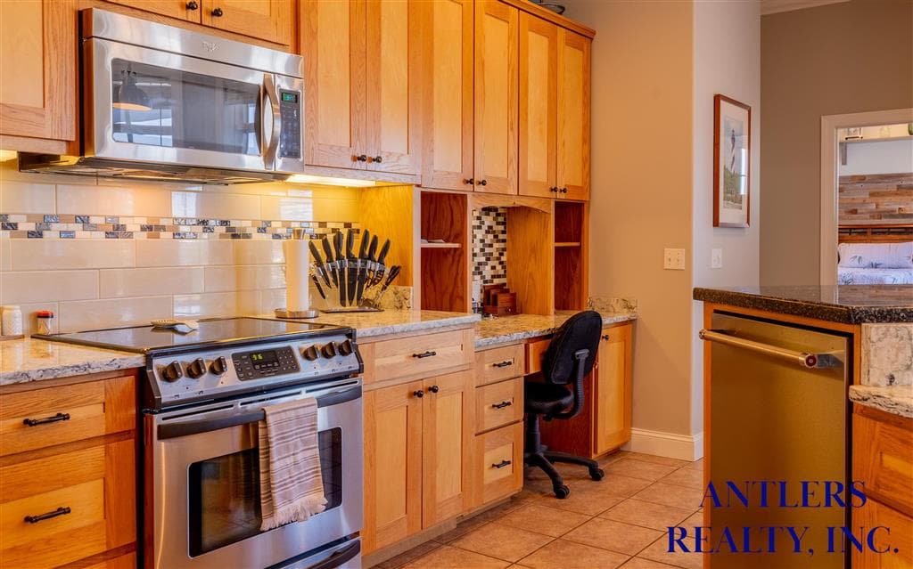 813 35th St — photo 7 of 25