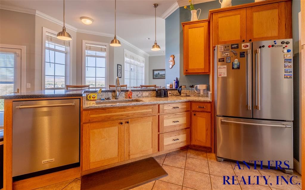 813 35th St — photo 9 of 25