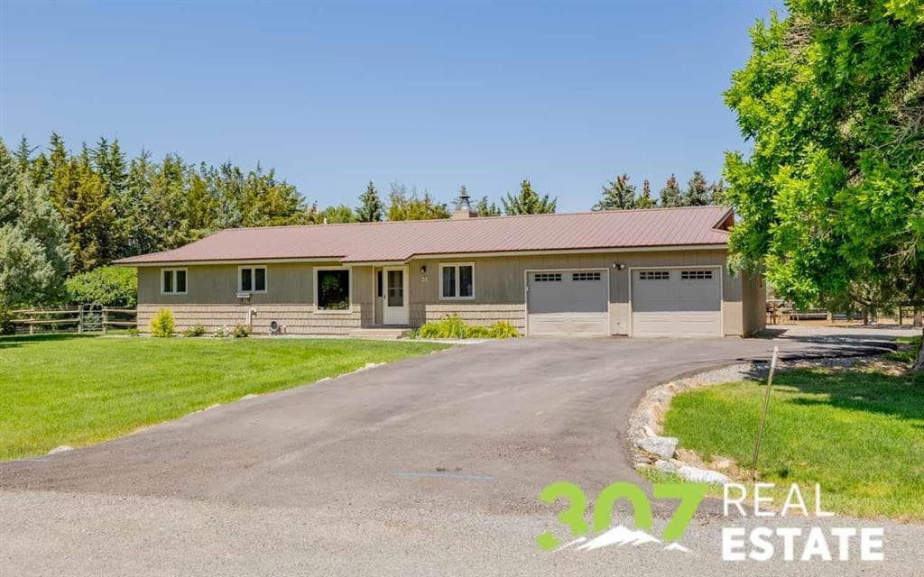 31 McCullough Rd — photo 3 of 25
