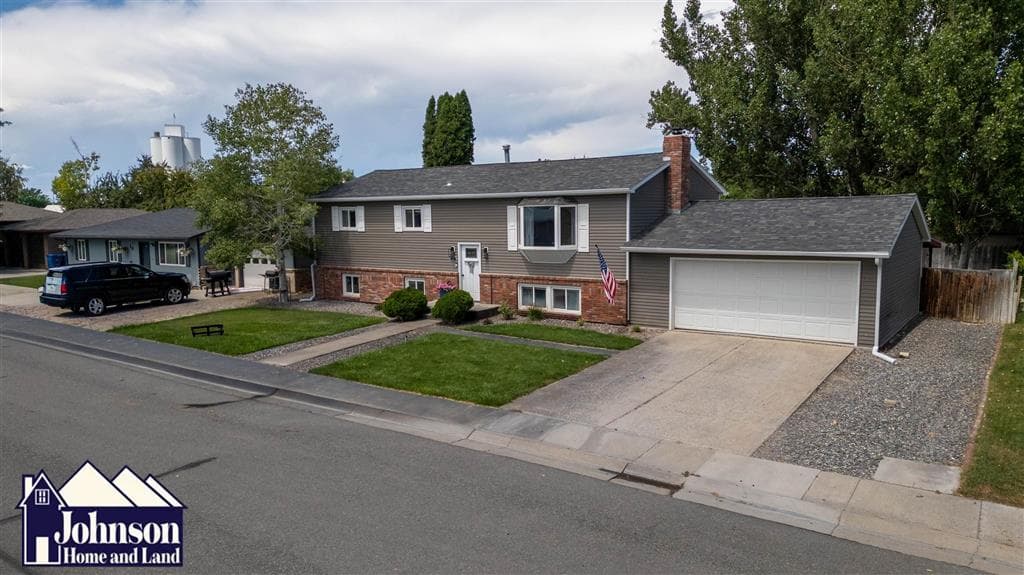17 Circle Dr — photo 2 of 25