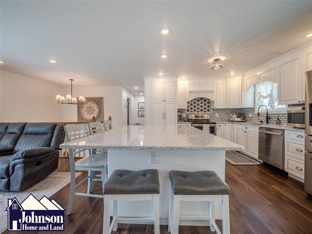 17 Circle Dr — photo 9 of 25