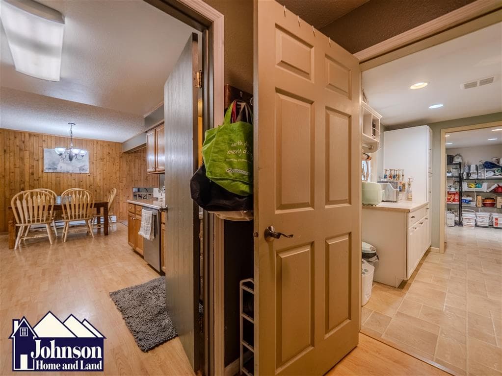729 Montana Ave — photo 14 of 25