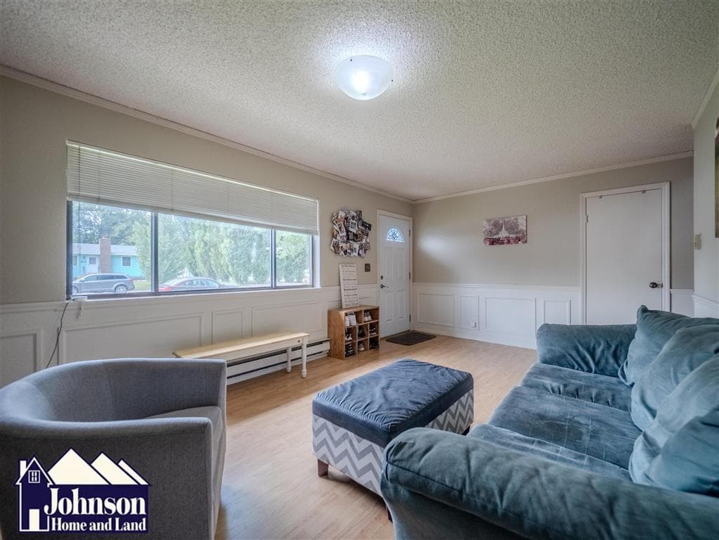729 Montana Ave — photo 5 of 25