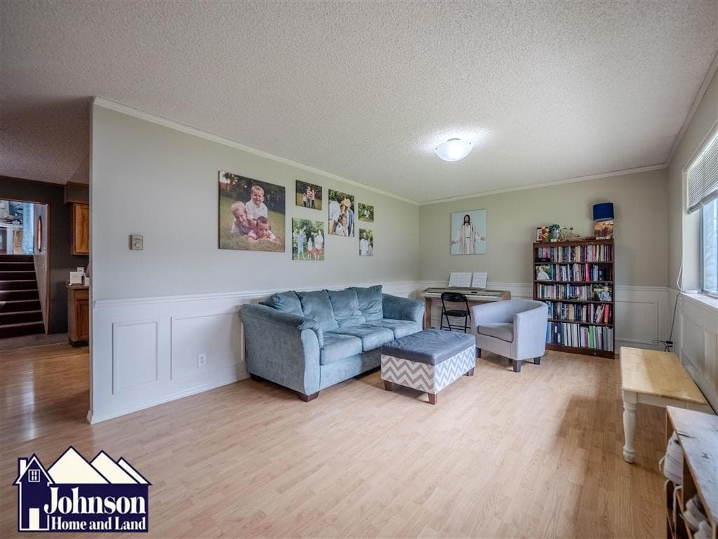 729 Montana Ave — photo 7 of 25