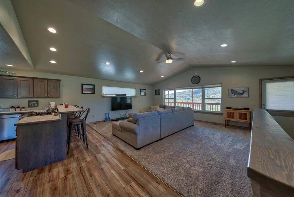 4821 Yellowstone Ave — photo 4 of 17
