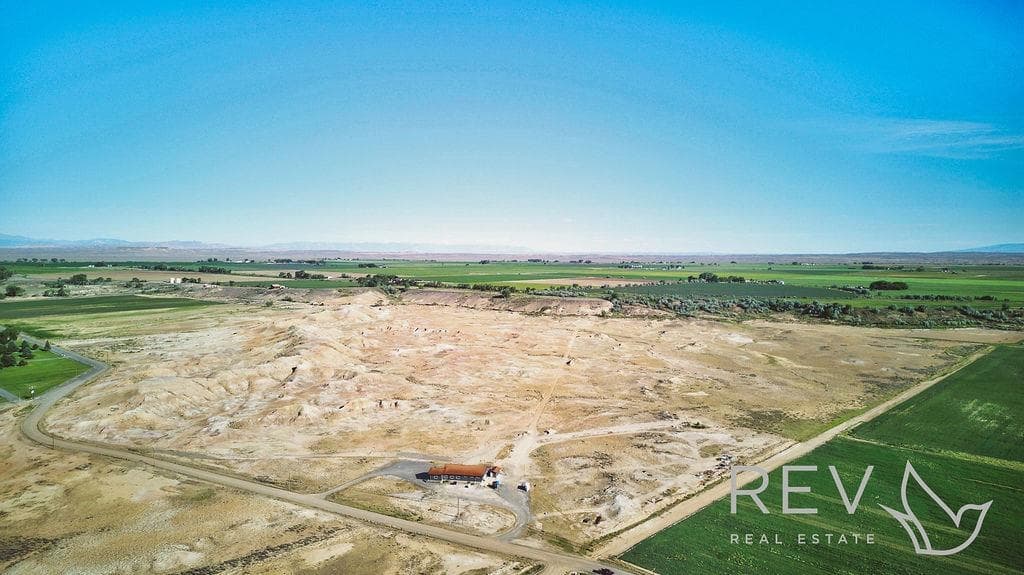 899 Lane 37 — photo 2 of 25