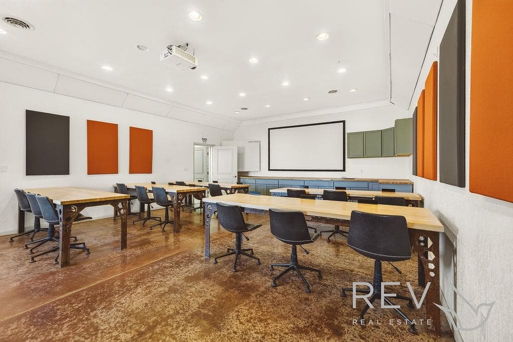 899 Lane 37 — photo 18 of 25