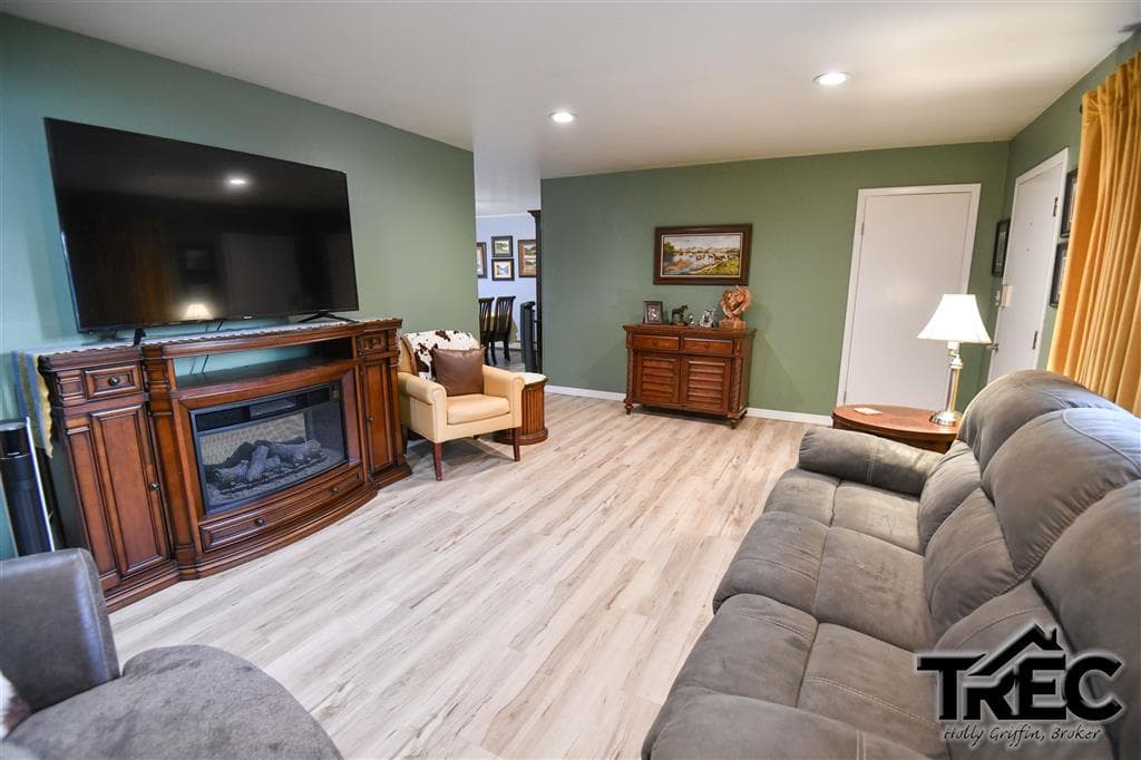 609 Tower Blvd — photo 4 of 25