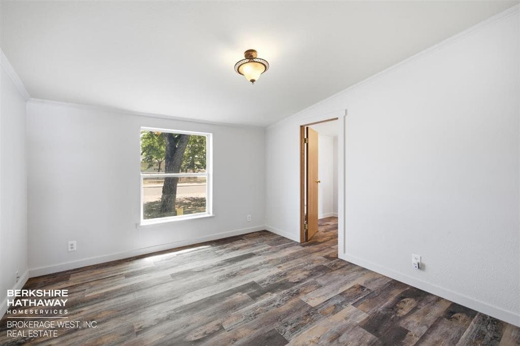 2707 E Avenue — photo 11 of 25