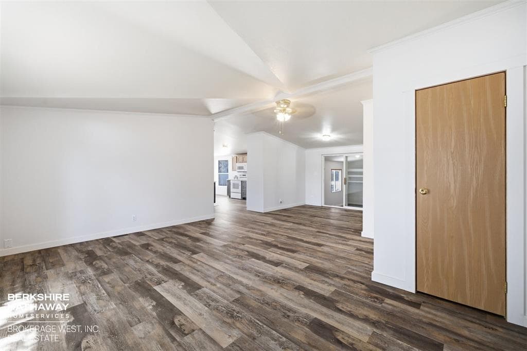 2707 E Avenue — photo 13 of 25