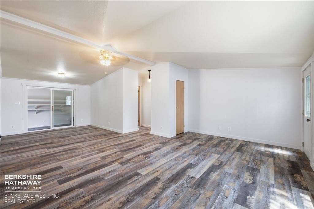2707 E Avenue — photo 14 of 25