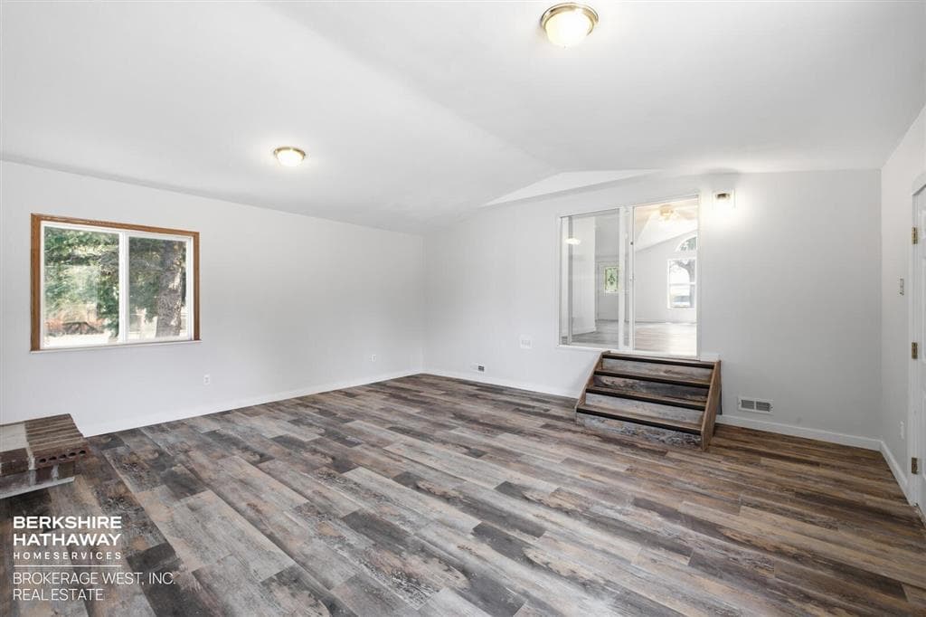 2707 E Avenue — photo 17 of 25