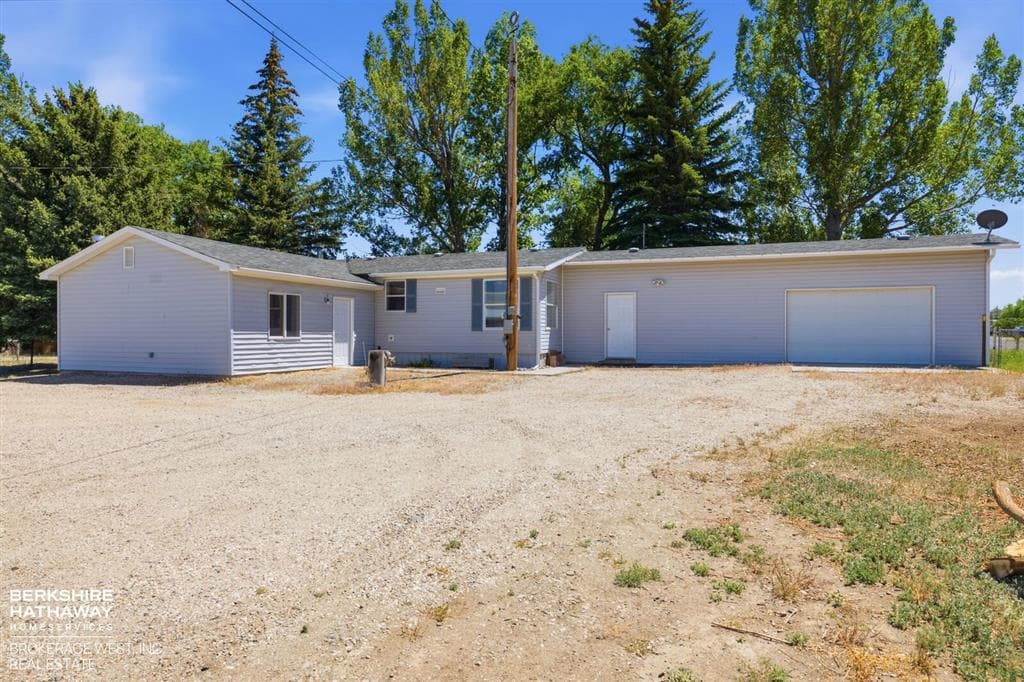 2707 E Avenue — photo 3 of 25