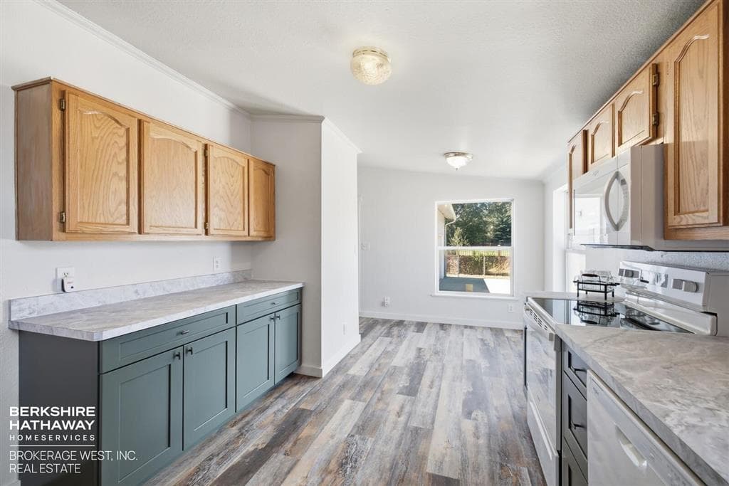 2707 E Avenue — photo 6 of 25
