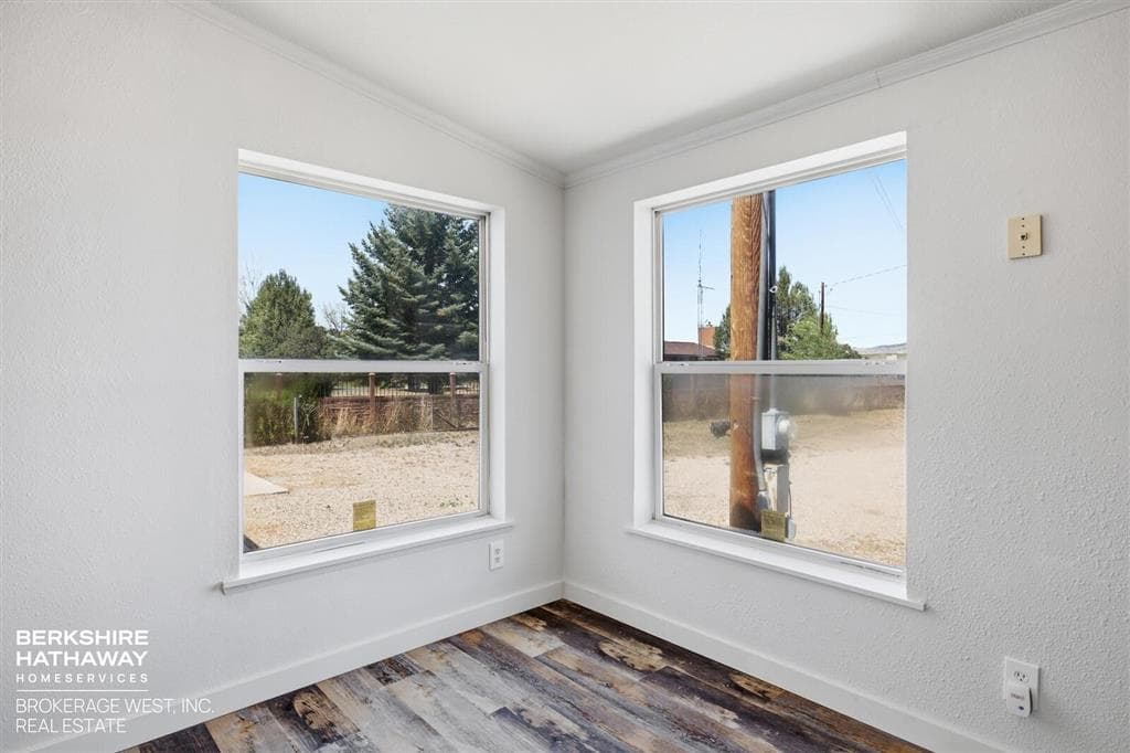 2707 E Avenue — photo 7 of 25