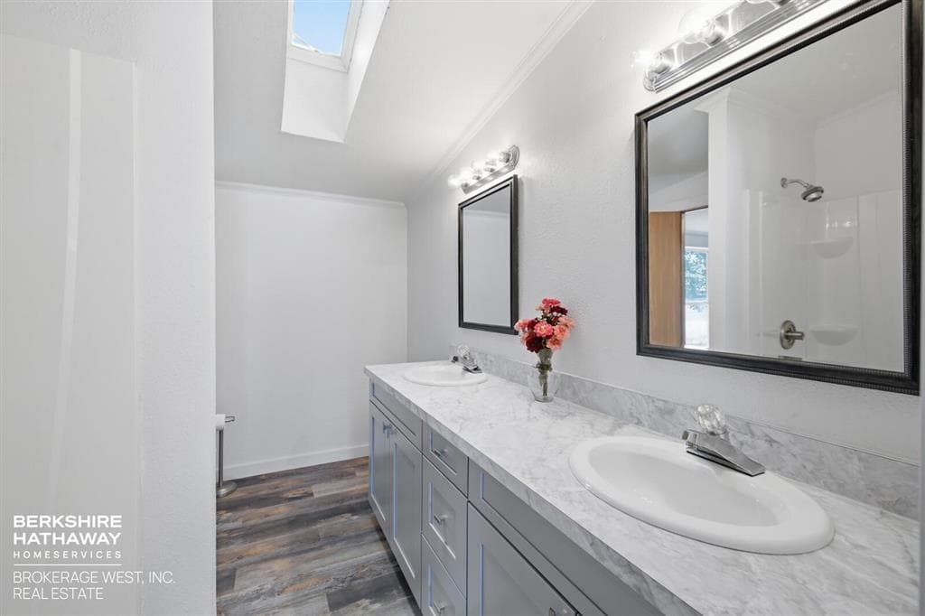 2707 E Avenue — photo 9 of 25